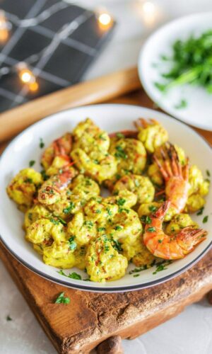 This shrimp with saffron recipe highlights the delicate and delicious flavor of shrimp combined with the luxurious essence of saffron.